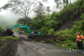Longsor Kembali Tutup Akses ke Wisata Kawah Ijen Bondowoso