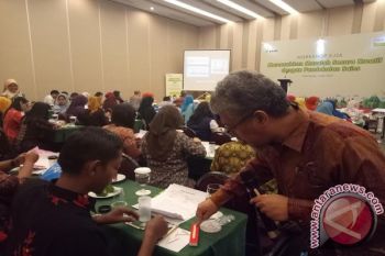 Puluhan guru SD-SMP lakukan percobaan sains