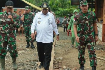 TNI bangun lima rumah di Kampung Sach 