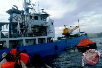 KM Pasadena 8 Tabrak Karang Di Perairan Bima 