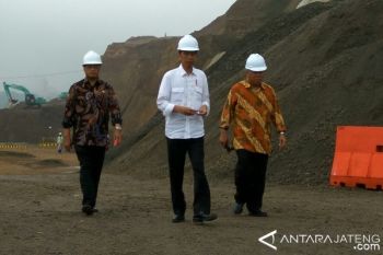Jokowi Tinjau Pembangunan Galian Tol Bawen-Salatiga 