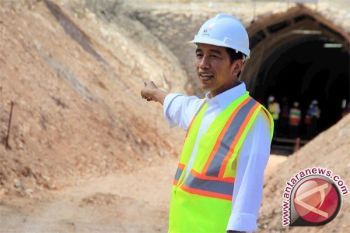 Presiden Jokowi jalan ke galian Tol Bawen-Salatiga