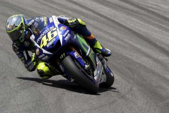 Rossi patah kaki saat latihan