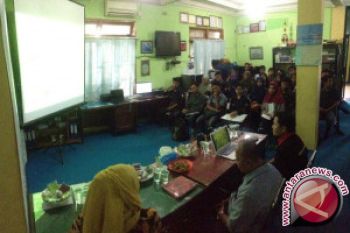 Mahasiswa Unand Belajar Jurnalistik di Antara Sumbar