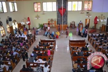 Ribuan Warga Kristen Laksanakan Ibadah Jumat Agung