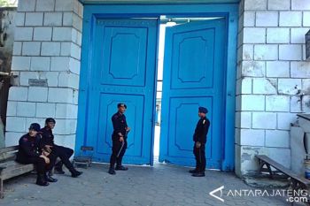 Polisi Amankan Keraton Surakarta