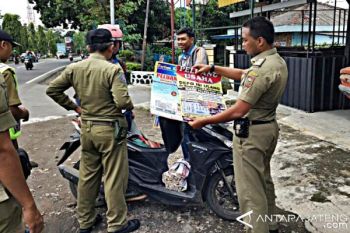 Ratusan Papan Reklame Ilegal Ditertibkan