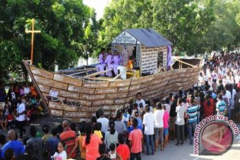 Puluhan Ribu Umat Kristen Kupang Pawai Paskah