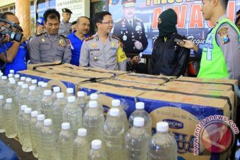 Polres Batang Sita Puluhan Botol Minuman Beralkohol