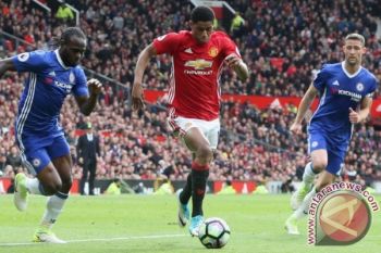 Manchester United Tumbangkan Chelsea 2-0