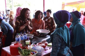 Belasan Kecamatan Adu Masak Patin 
