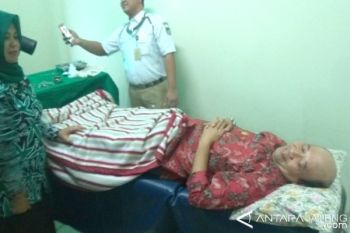 Bupati Husein Jadi Akseptor KB MOP
