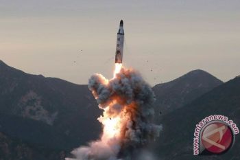 Korea Utara Pakai Truk China Pamerkan Peluru Kendali Kapal Selam