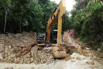 Bupati Ini Minta DPUPR Perbaiki Jalan Penghubung Desa 