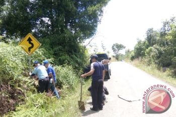 Dishub Bartim Pasang Rambu Lalu Lintas Baru di Jalan Nansarunai