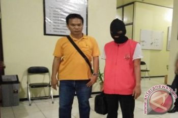 Apes! Kades Seruyan Terkena OTT Lakukan Pungli 