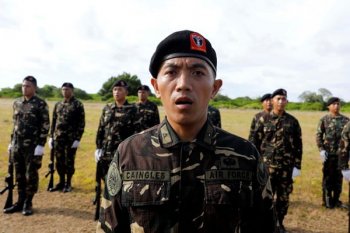 Panglima militer Filipina kunjungi pulau di perairan laut sengketa