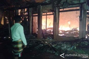 Sebuah Rumah Terbakar, 1 Tewas