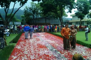 Jam Tangan Wali Kota untuk Pegawai pada Hari Kartini