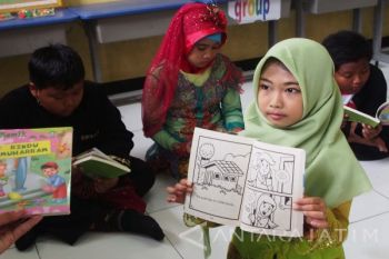 SD Khadijah 3 Surabaya Terbitkan Buku Komik (Video)