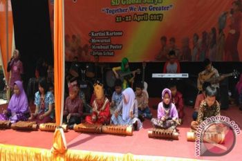 Jalan Sehat Keluarga Meriahkan Peringatan Hari Kartini  