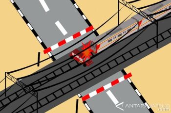 KA Kaligung Tabrak Avanza Lima Orang Tewas 