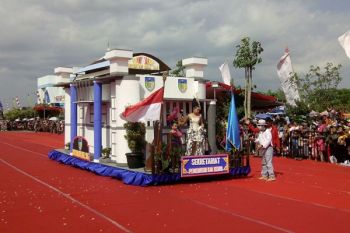 Kendaraan hias warnai pawai pekan kerukunan nasional
