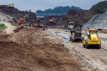 Warga terdampak proyek tol meminta prioritas pengeringan lahan
