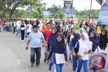 Pemkab Parimo Sambut Hardiknas Dengan Jalan Santai