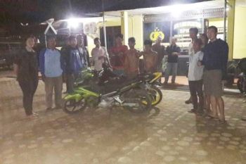 3 Pelaku Curanmor Ini Dihajar Massa Sebelum Dibawa ke Polisi
