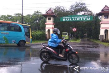 Bus Jakarta-Purwokerto Telat Akibat Jalan Ambles 