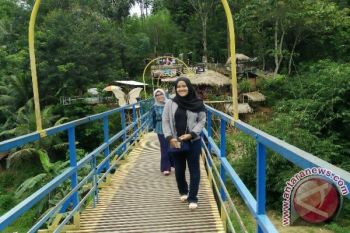 Warga Datangi Taman Hutan Kota Talang Indah Pringsewu