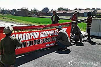 Lahan Belum Dibayar, Warga Boyolali Tutup Pintu Tol Soker