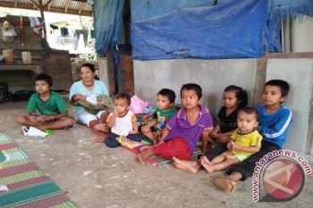 Keluarga dengan Belasan Anak Itu Berjuang Melawan Kemiskinan