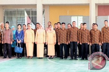 Mahasiswa Sabah upacara Hardiknas di Sekolah Indonesia