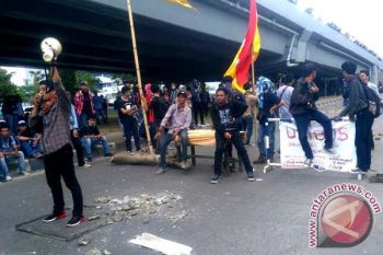 Peringatan Hardiknas Di Makassar Berlangsung Kondusif 