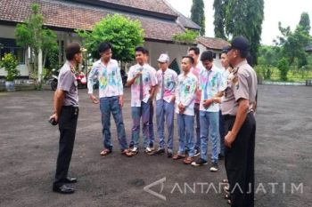 Polisi Bubarkan Konvoi Kelulusan SMA di Banyuwangi