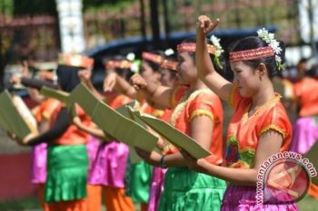 TARI MEMBACA MERIAHKAN HARDIKNAS 