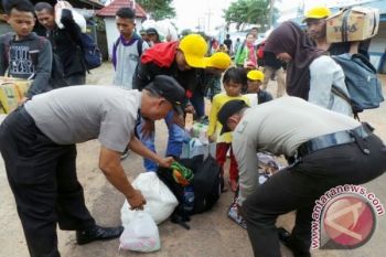 Polisi Periksa Penumpang Kapal Tiba di Pelabuhan Sampit
