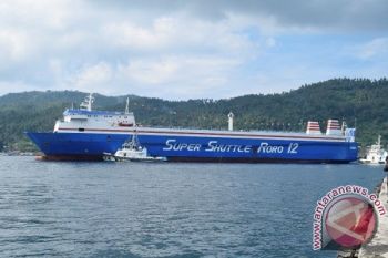 Lomban-Mantiri Sambut Pelayaran Perdana Kapal RO-RO