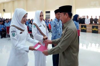 Puluhan Bidan PTT Diangkat Jadi CPNSD  