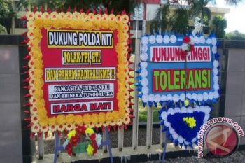 Karangan Bunga Untuk Polda NTT