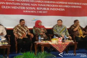 Mensos Luncurkan E-warong Bergerak di Solo