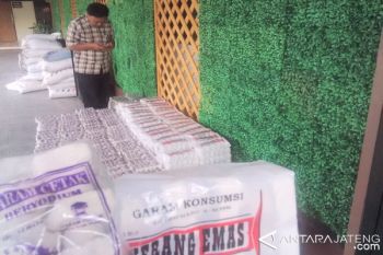 Polisi Amankan Ratusan Kilogram Garam Ilegal 