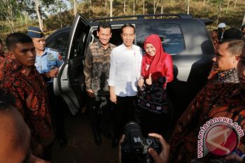 BUPATI SAMBUT PRESIDEN 