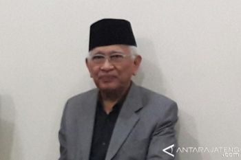 Unnes berikan anugerah kepada Gus Mus