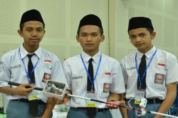 Pelajar Modifikasi Alat Bantu Tunanetra Deteksi Lubang