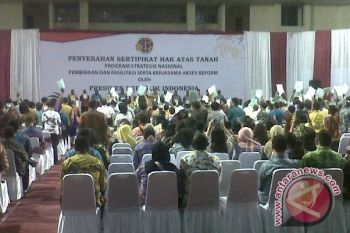 Presiden temui warga penerima sertifikat program nasional di Jayapura