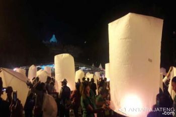 1.999 Lampion Diterbangkan di Borobudur Jelang Puncak Waisak