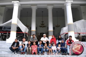 Pasutri memiliki 13 anak tinggal di kontrakan